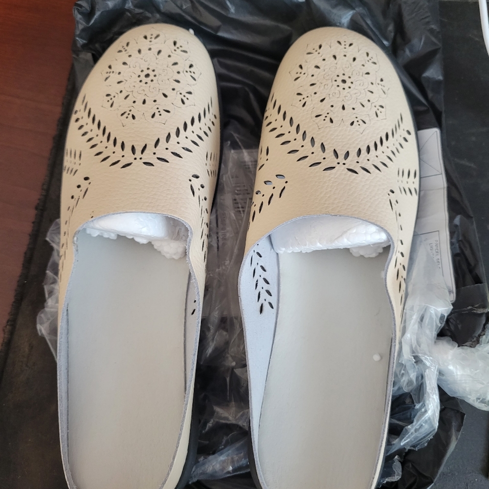 LEATHER SLIDES. THESE WERE ADVERTIZED AS VIONIC LIKE??THEY ARE BEAUTIFUL & COMFY